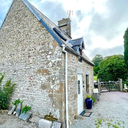 Le Petit Fleur - The Little Flower, Cosy Cottage Saint-Michel-de-Montjoie Exterior foto